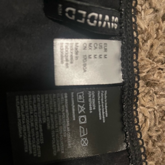 H&M divided mini skirt - Picture 3 of 5